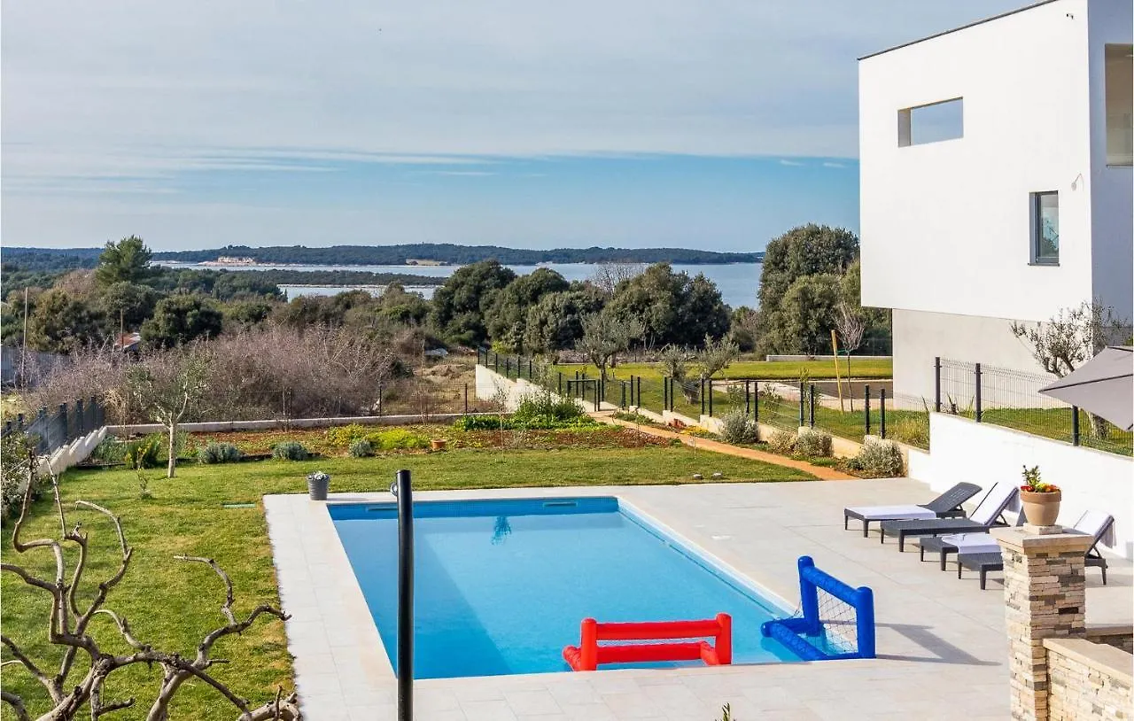 Gorgeous Apartment In Pula With Kitchen location
